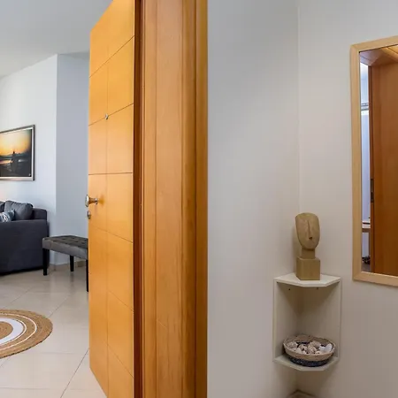 Rodini Anassa Daire *